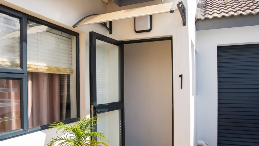 To Let 3 Bedroom Property for Rent in Golden Mile Western Cape